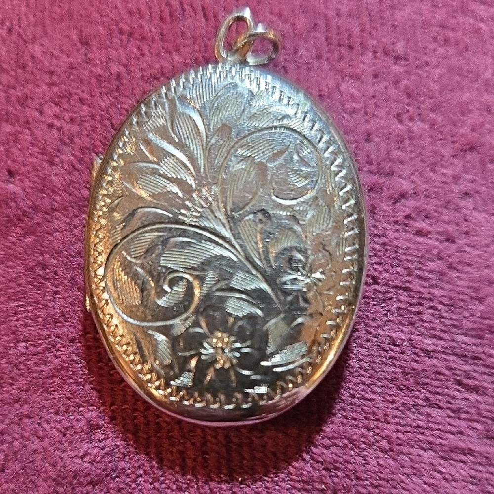 Vintage Elegant Floral Picture Locket